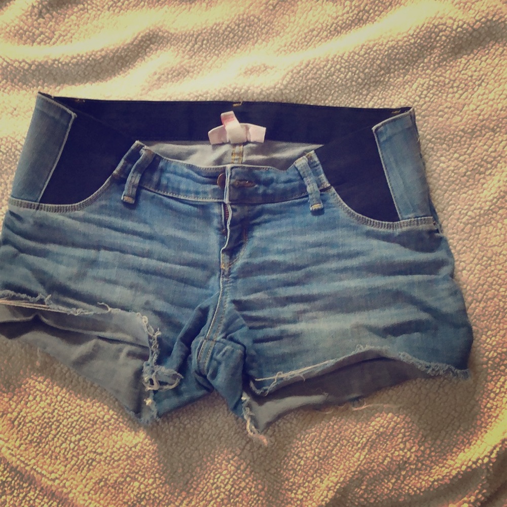 Maternity shorts